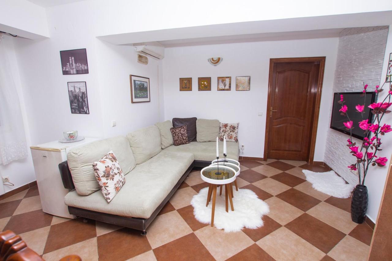 Lea Apartment บาร์ ภายนอก รูปภาพ