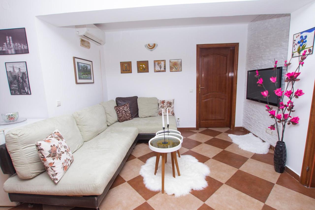 Lea Apartment บาร์ ภายนอก รูปภาพ