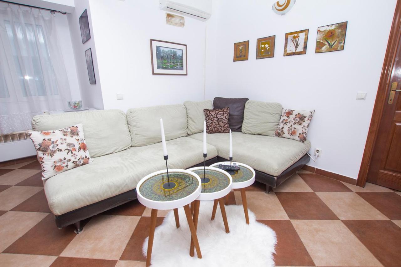 Lea Apartment บาร์ ภายนอก รูปภาพ