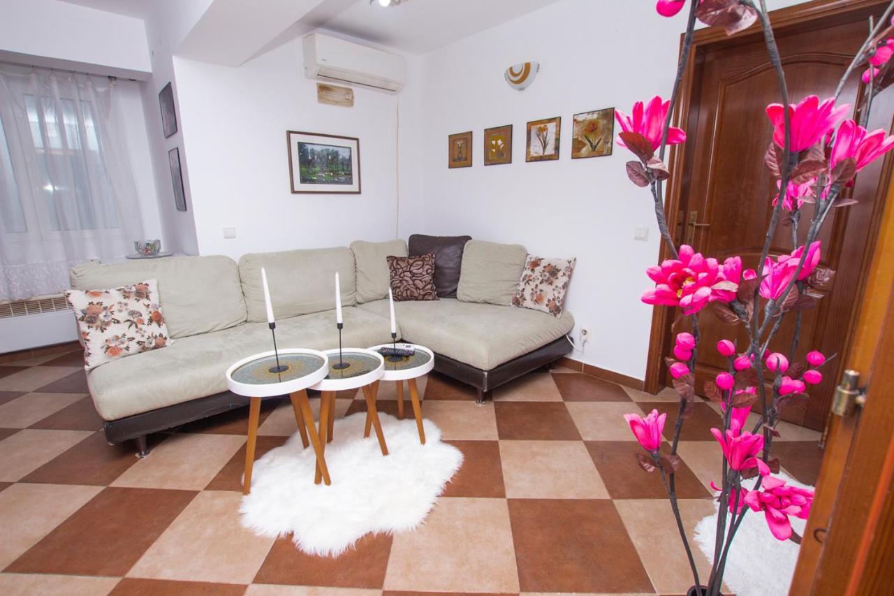 Lea Apartment บาร์ ภายนอก รูปภาพ